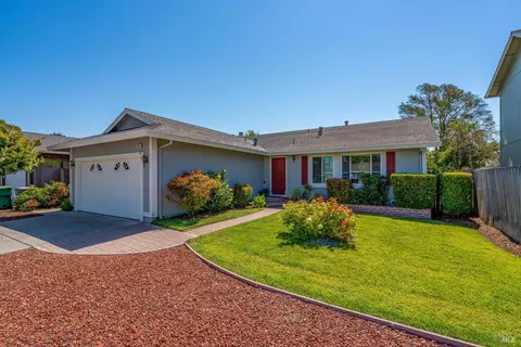 985 Elizabeth Ave, Rohnert Park, CA 94928
