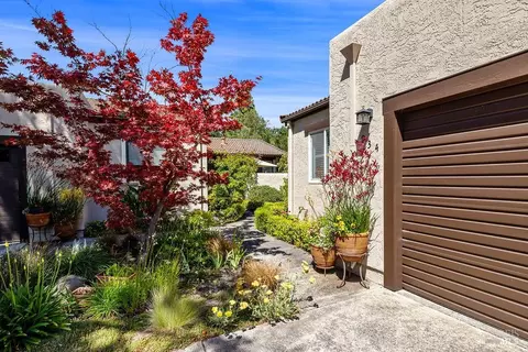 934 Shady Oak Dr, Santa Rosa, CA 95404