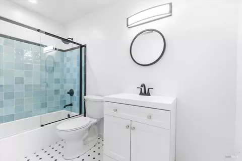 Bath - 549 Hillside Dr, Cloverdale, CA 95425 photo 1 of 3