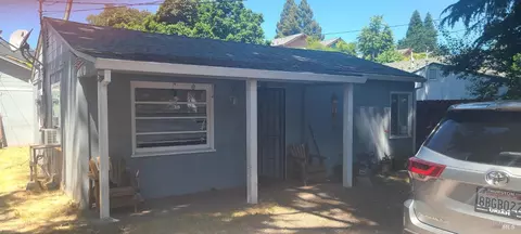 25 25 12 Betty St, Ukiah, CA 95482