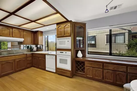 Kitchen - 25 Knoll Dr, Fairfield, CA 94534 photo 3 of 5