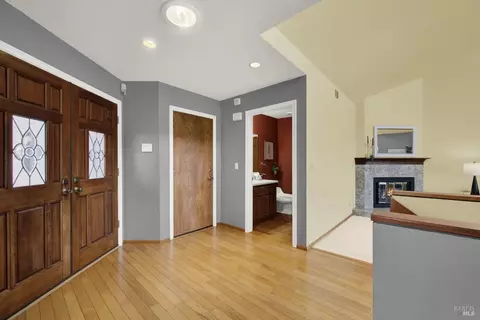 Entry Way - 25 Knoll Dr, Fairfield, CA 94534 photo 7 of 11