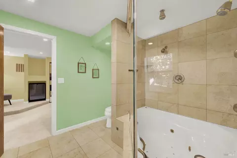 Bath - 25 Knoll Dr, Fairfield, CA 94534 photo 6 of 7