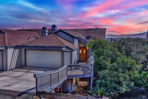 25 Knoll Dr, Fairfield, CA 94534