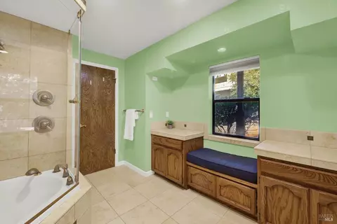 Bath - 25 Knoll Dr, Fairfield, CA 94534 photo 5 of 7