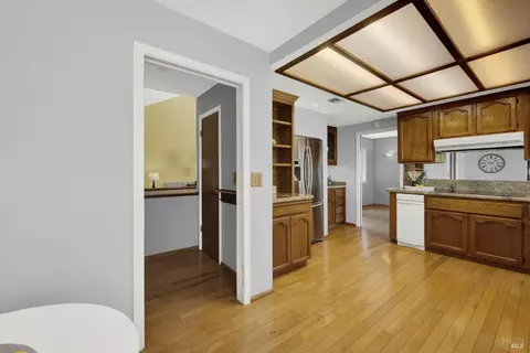 Entry Way - 25 Knoll Dr, Fairfield, CA 94534 photo 8 of 11