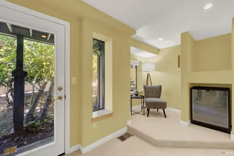 Entry Way - 25 Knoll Dr, Fairfield, CA 94534 photo 10 of 11