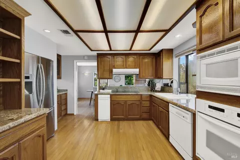 Kitchen - 25 Knoll Dr, Fairfield, CA 94534 photo 2 of 5