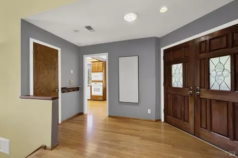 Entry Way - 25 Knoll Dr, Fairfield, CA 94534 photo 6 of 11