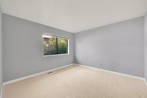 Bedroom - 25 Knoll Dr, Fairfield, CA 94534 photo 5 of 5