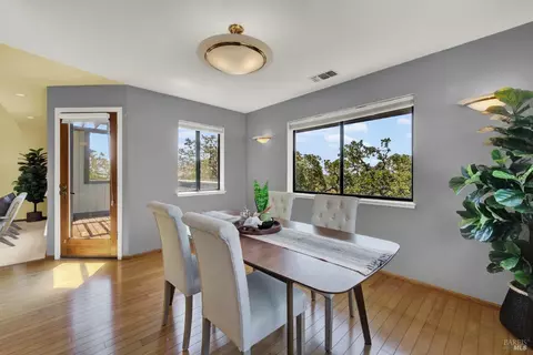Dining - 25 Knoll Dr, Fairfield, CA 94534 photo 3 of 5