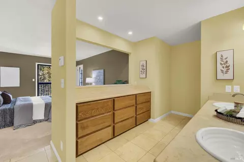 Bath - 25 Knoll Dr, Fairfield, CA 94534 photo 3 of 7