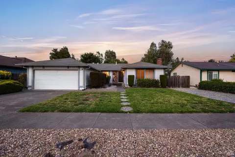 1936 Lariat St, Santa Rosa, CA 95403