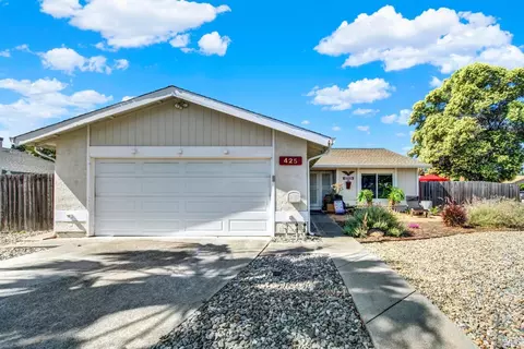 425 Woodhaven Dr, Vacaville, CA 95687