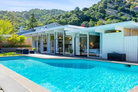 587 Loganberry Dr, San Rafael, CA 94903