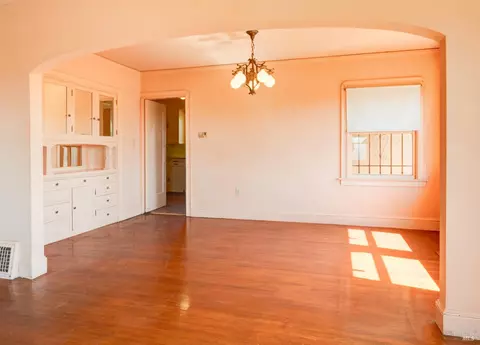Living - 228 Carter St, Vallejo, CA 94590 photo 4 of 5