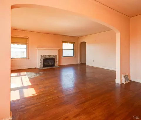 Living - 228 Carter St, Vallejo, CA 94590 photo 3 of 5