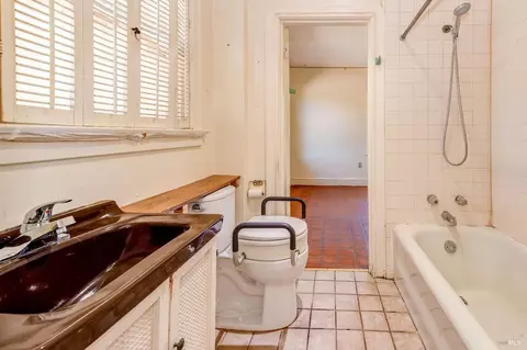 Bath - 228 Carter St, Vallejo, CA 94590 photo 1 of 1