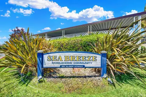 8 Deck Dr, Suisun City, CA 94585