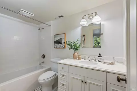 Bath - 7 Turnagain Rd, Kentfield, CA 94904 photo 6 of 8