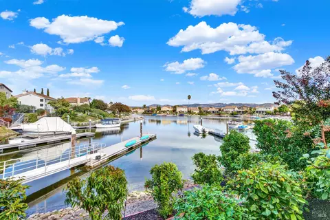 90 S Newport Dr, Napa, CA 94559