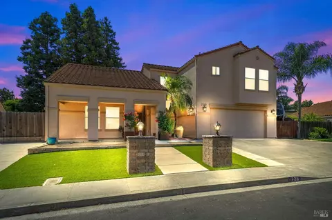 725 Arabian Cir, Vacaville, CA 95687