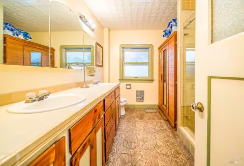 Bath - 520 Kentucky St, Vallejo, CA 94590 photo 1 of 2