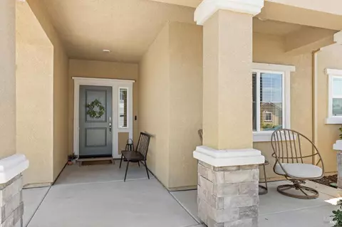 Exterior - 1765 Butterfly Ln, Dixon, CA 95620 photo 4 of 10