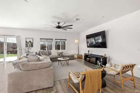Living - 1765 Butterfly Ln, Dixon, CA 95620 photo 1 of 3