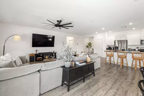 Living - 1765 Butterfly Ln, Dixon, CA 95620 photo 2 of 3