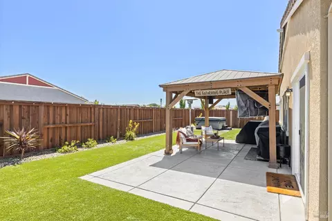 Exterior - 1765 Butterfly Ln, Dixon, CA 95620 photo 5 of 10
