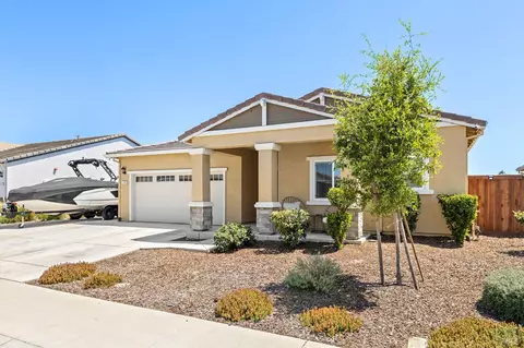 Exterior - 1765 Butterfly Ln, Dixon, CA 95620 photo 2 of 10