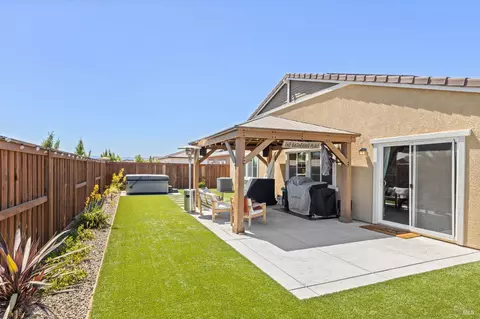 Exterior - 1765 Butterfly Ln, Dixon, CA 95620 photo 6 of 10