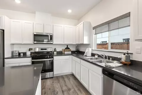 Kitchen - 1765 Butterfly Ln, Dixon, CA 95620 photo 3 of 4