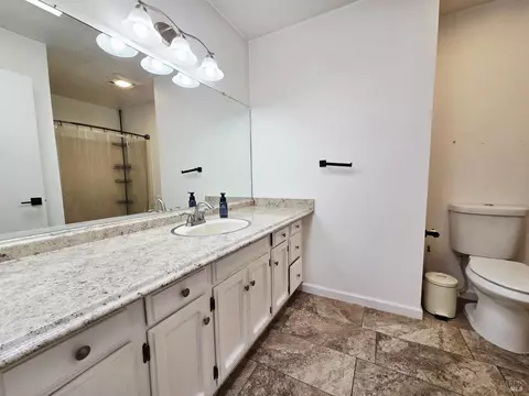 Bath - 27160 Tuck Pl, Willits, CA 95490 photo 1 of 3