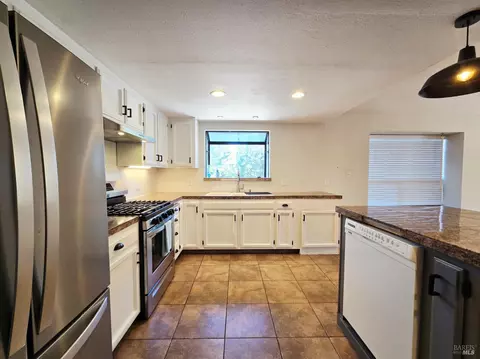 Kitchen - 27160 Tuck Pl, Willits, CA 95490 photo 4 of 5