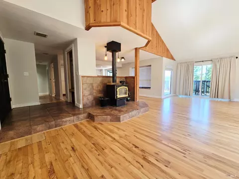 Living - 27160 Tuck Pl, Willits, CA 95490 photo 2 of 9