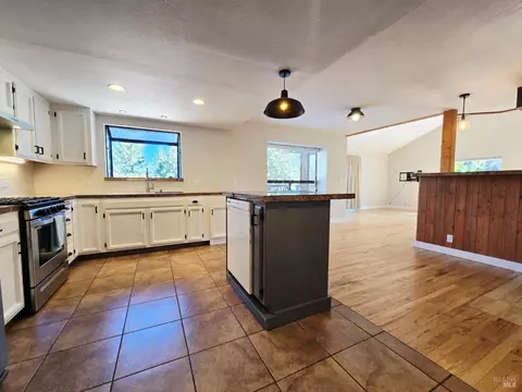Kitchen - 27160 Tuck Pl, Willits, CA 95490 photo 3 of 5