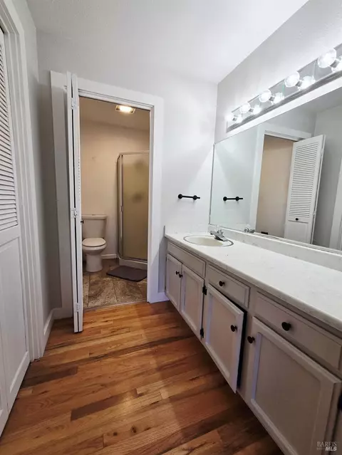 Bath - 27160 Tuck Pl, Willits, CA 95490 photo 2 of 3