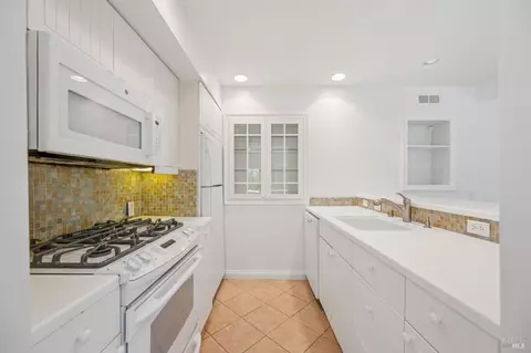 Kitchen - 810 Spring St, Sausalito, CA 94965 photo 3 of 4
