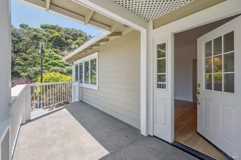 Exterior - 810 Spring St, Sausalito, CA 94965 photo 6 of 17