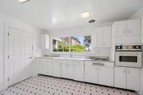 Kitchen - 810 Spring St, Sausalito, CA 94965 photo 1 of 4