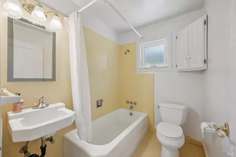 Bath - 810 Spring St, Sausalito, CA 94965 photo 1 of 3