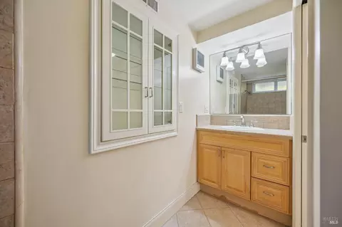 Bath - 810 Spring St, Sausalito, CA 94965 photo 2 of 3