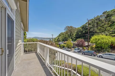 Exterior - 810 Spring St, Sausalito, CA 94965 photo 7 of 17