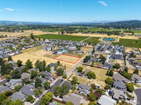 3829 Elwin Ln, Santa Rosa, CA 95403