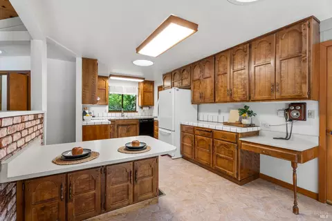 Kitchen - 1101 Perch Ln, Willits, CA 95490 photo 3 of 4