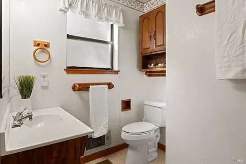 Bath - 1101 Perch Ln, Willits, CA 95490 photo 4 of 4