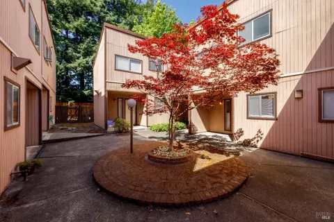2440 Tachevah Dr, Santa Rosa, CA 95405