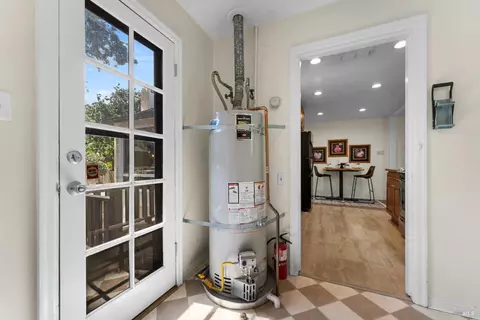 Entry Way - 2401 Alameda St, Vallejo, CA 94590 photo 2 of 4